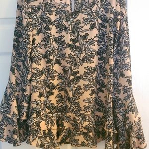 Womens blouse- like new